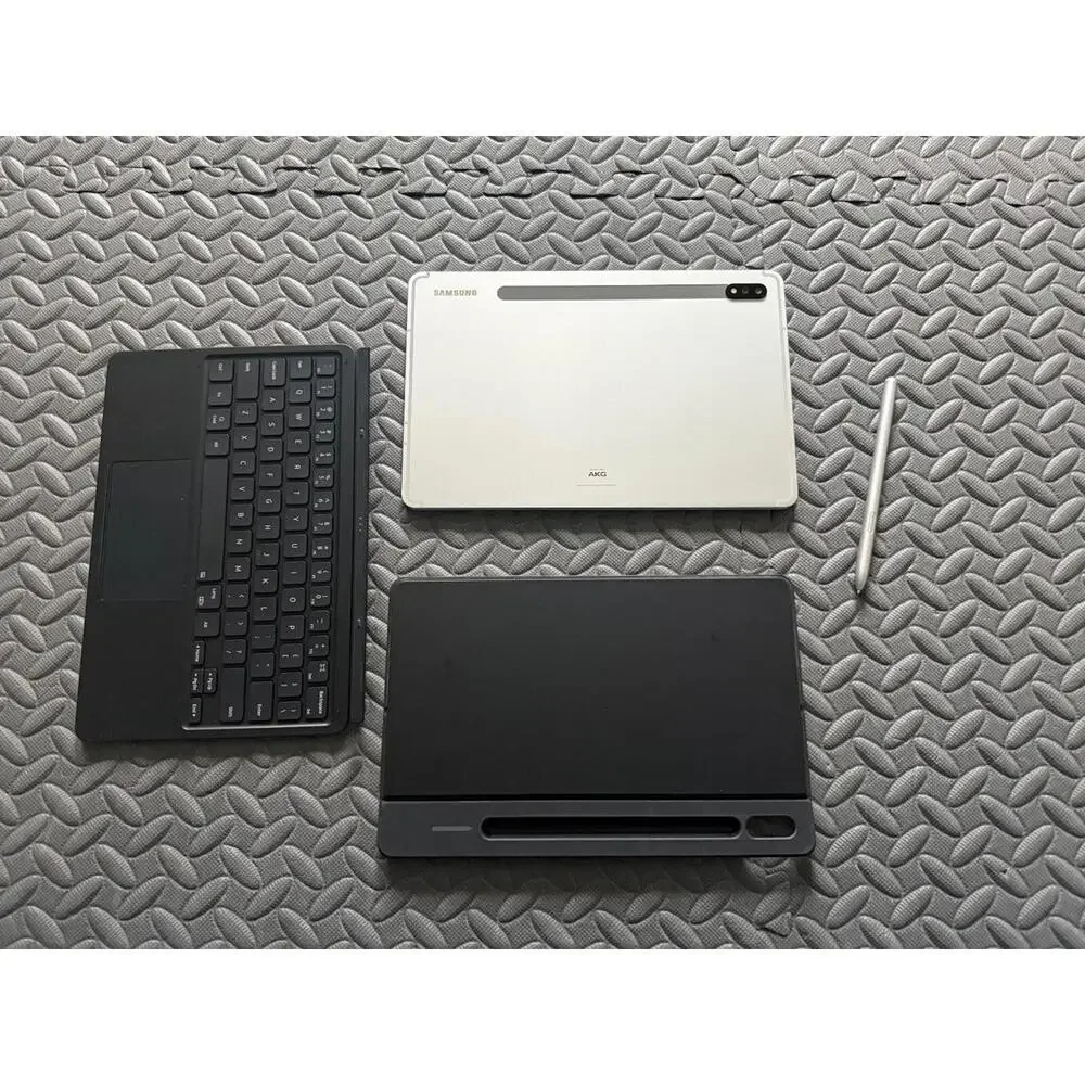 Grade A! Samsung Galaxy Tab S7 11in (Wi-Fi) Mystic Silver 128GB + Keyboard